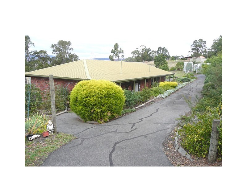 10 Hopkins Court, Hazelwood North VIC 3840