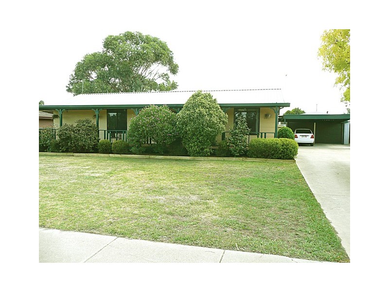 77 Main Street, Glengarry VIC 3854