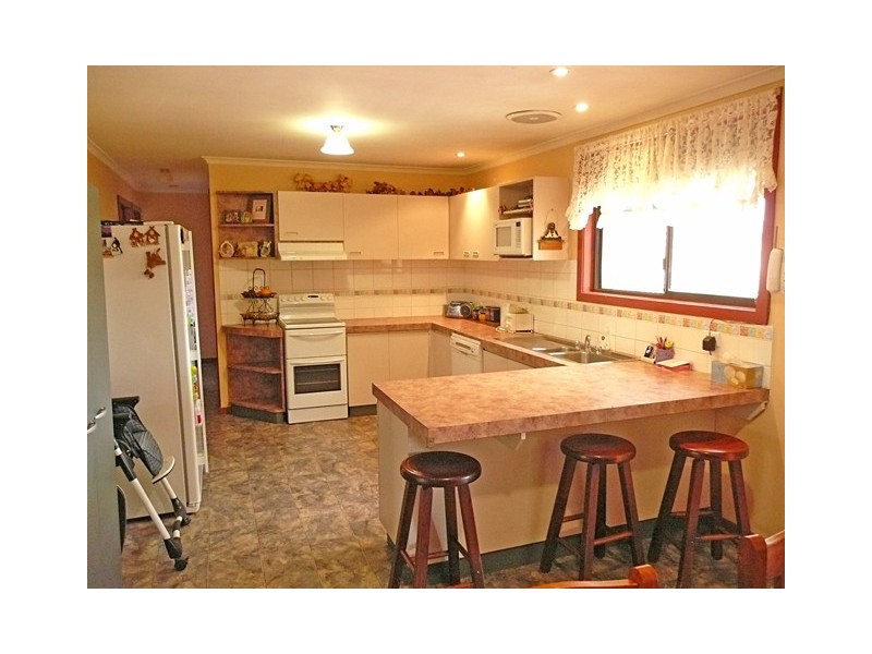 77 Main Street, Glengarry VIC 3854