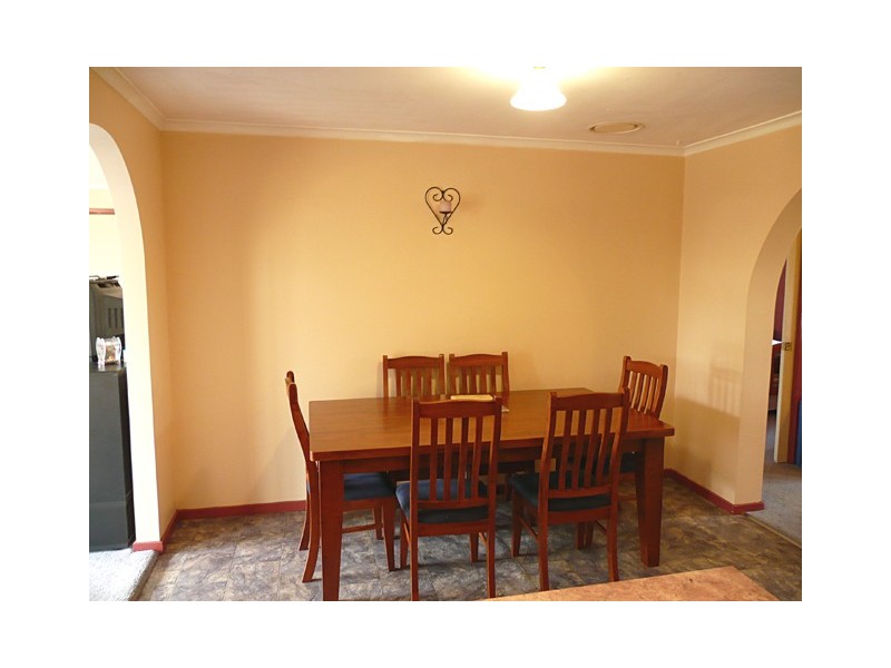 77 Main Street, Glengarry VIC 3854