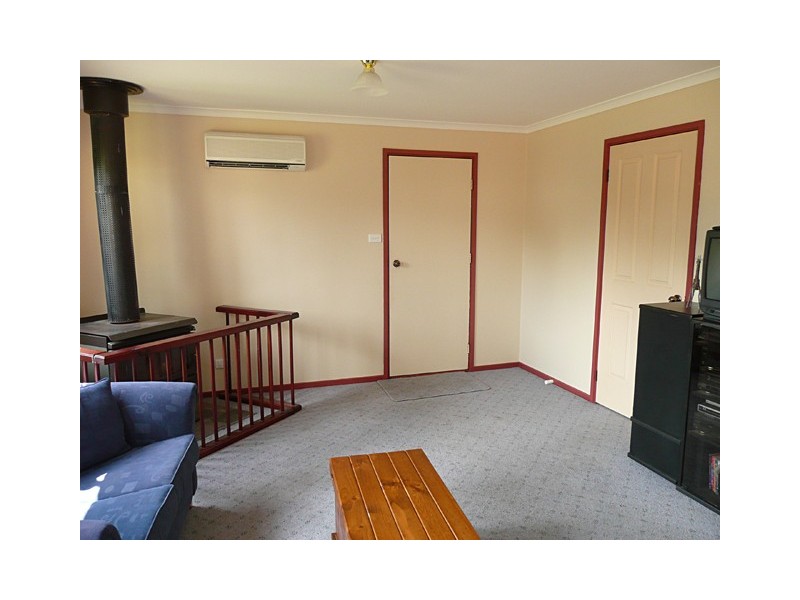 77 Main Street, Glengarry VIC 3854