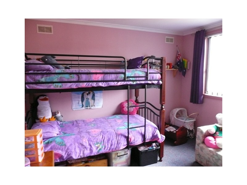 77 Main Street, Glengarry VIC 3854