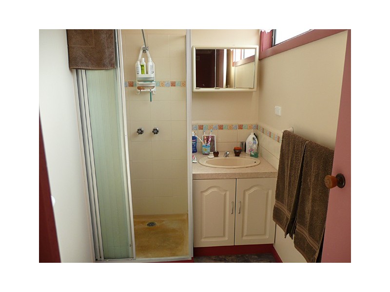 77 Main Street, Glengarry VIC 3854