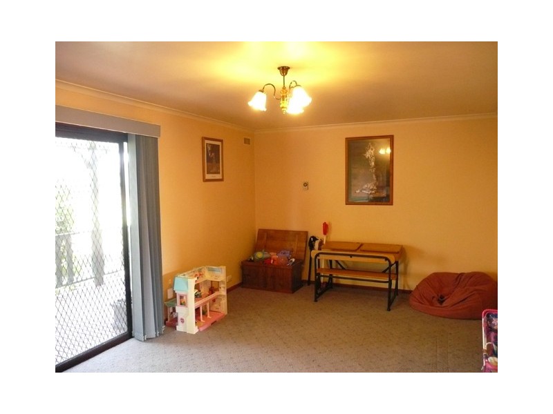 77 Main Street, Glengarry VIC 3854