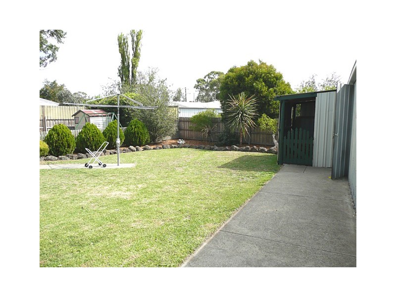 77 Main Street, Glengarry VIC 3854