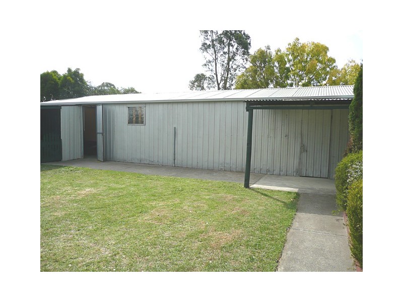 77 Main Street, Glengarry VIC 3854