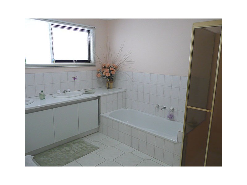 15 Blue Teal Crescent, Hazelwood North VIC 3840