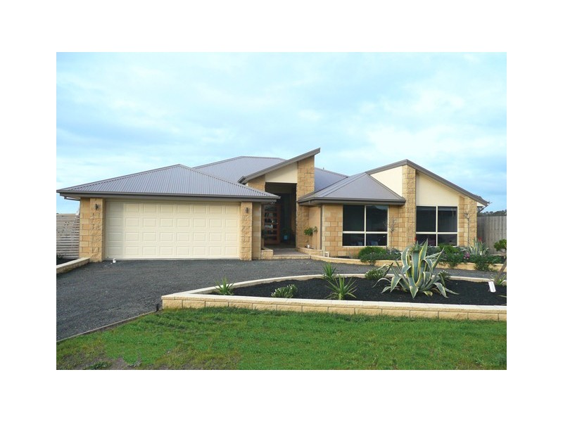 17 Woodhall Close, Traralgon VIC 3844