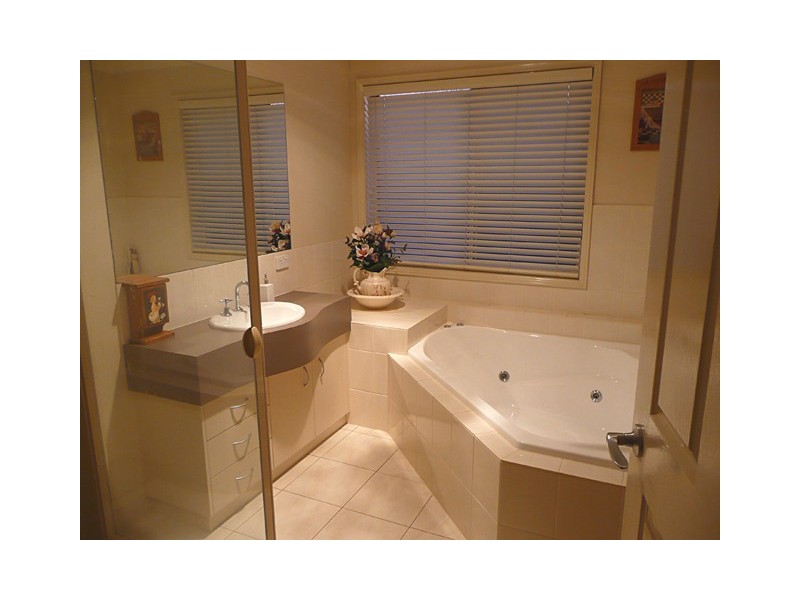 17 Wellington Drive, Traralgon VIC 3844