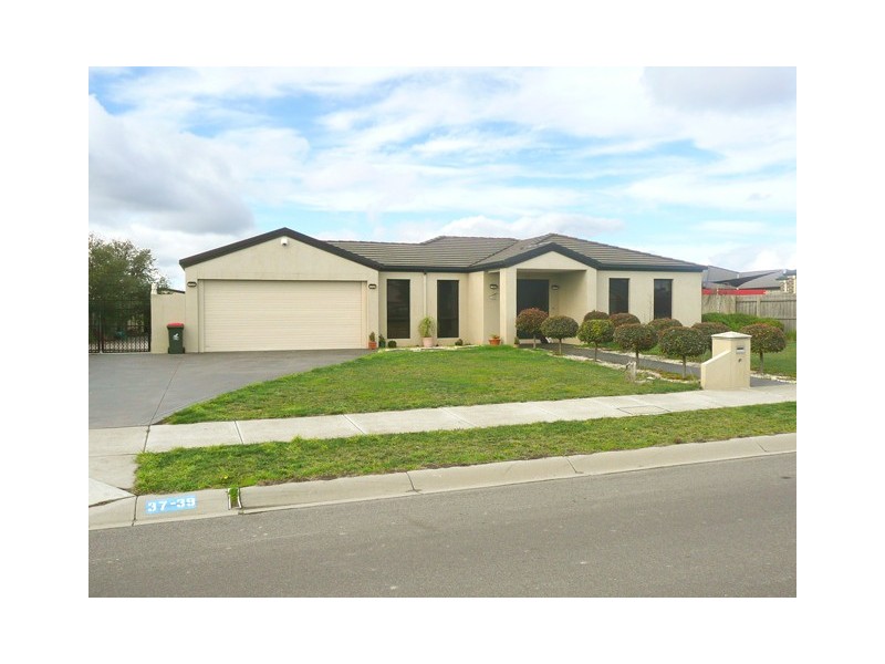 37 Greenfield Drive, Traralgon VIC 3844