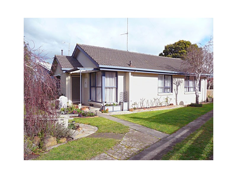 24 HAZELWOOD ROAD, Traralgon VIC 3844