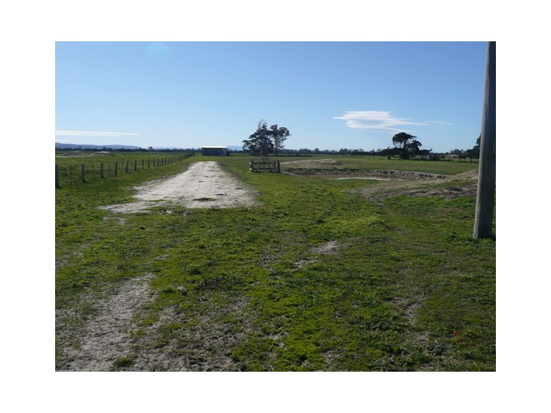 1042 CAIRNBROOK ROAD, Glengarry VIC 3854