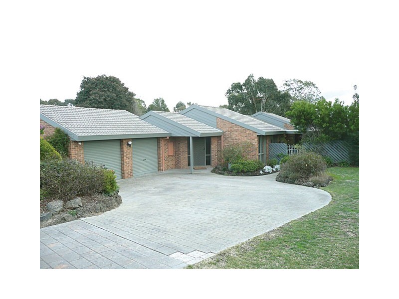 73 ELLAVALE DRIVE, Traralgon VIC 3844