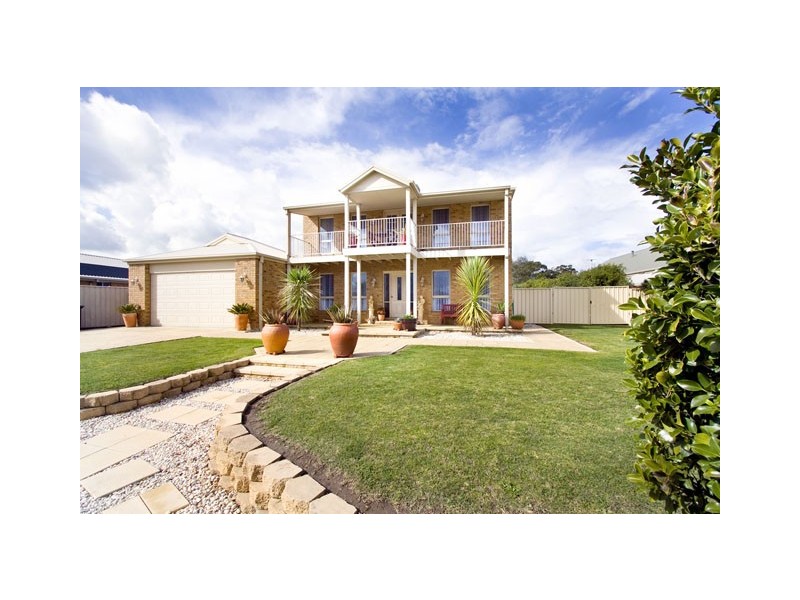 90 ELLAVALE DRIVE, Traralgon VIC 3844