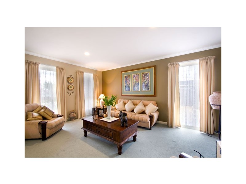 90 ELLAVALE DRIVE, Traralgon VIC 3844