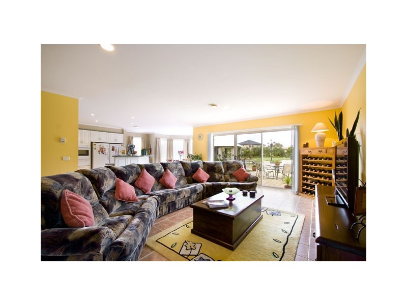 90 ELLAVALE DRIVE, Traralgon VIC 3844