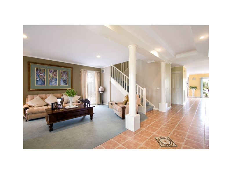 90 ELLAVALE DRIVE, Traralgon VIC 3844