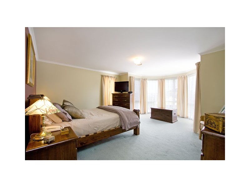 90 ELLAVALE DRIVE, Traralgon VIC 3844