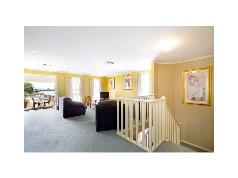 90 ELLAVALE DRIVE, Traralgon VIC 3844