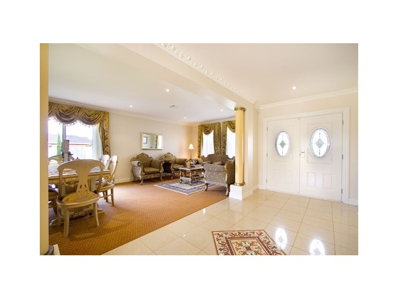 13 ELLAVALE DRIVE, Traralgon VIC 3844