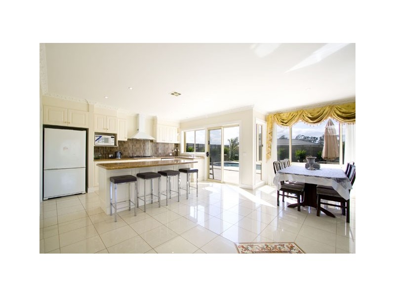 13 ELLAVALE DRIVE, Traralgon VIC 3844