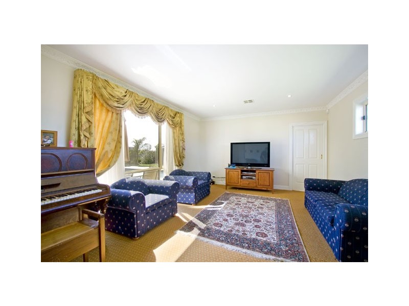 13 ELLAVALE DRIVE, Traralgon VIC 3844