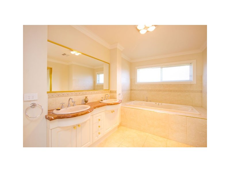 13 ELLAVALE DRIVE, Traralgon VIC 3844