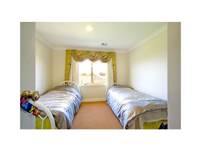 13 ELLAVALE DRIVE, Traralgon VIC 3844