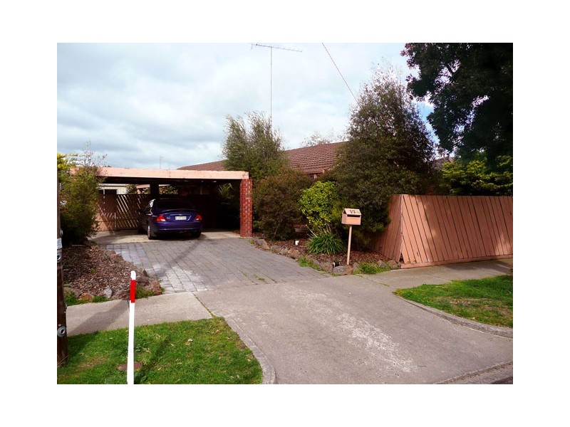 17 LAURENCE GROVE, Traralgon VIC 3844