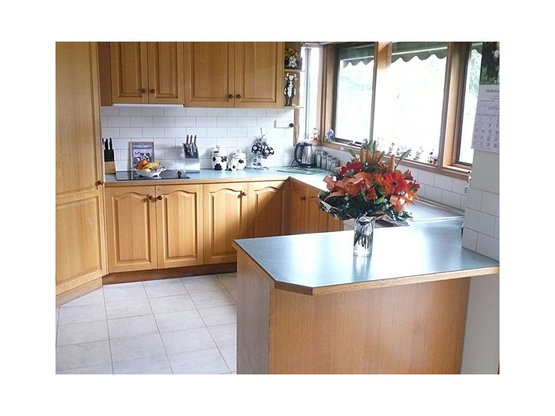 17 LAURENCE GROVE, Traralgon VIC 3844