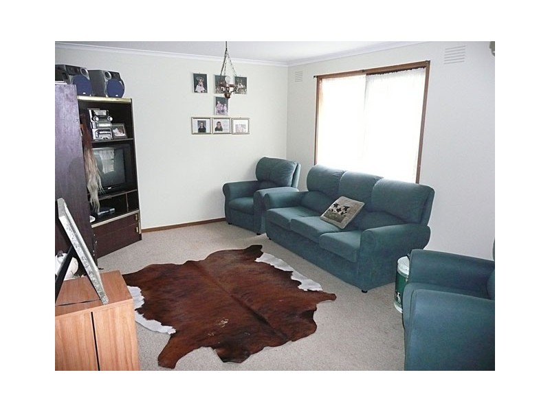 17 LAURENCE GROVE, Traralgon VIC 3844