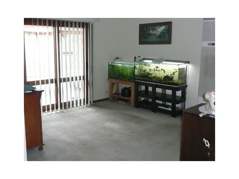 17 LAURENCE GROVE, Traralgon VIC 3844