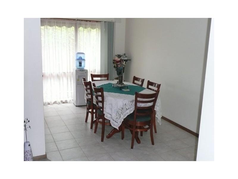 17 LAURENCE GROVE, Traralgon VIC 3844