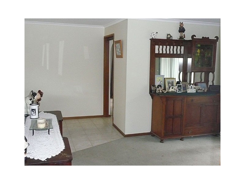 17 LAURENCE GROVE, Traralgon VIC 3844