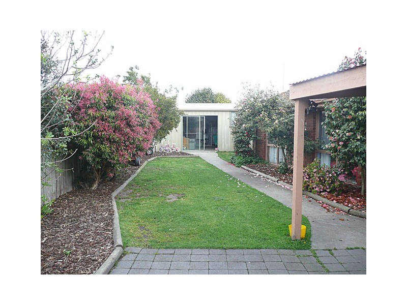 17 LAURENCE GROVE, Traralgon VIC 3844