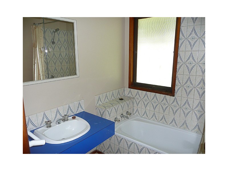 35-37 SPARKS LANE, Toongabbie VIC 3856