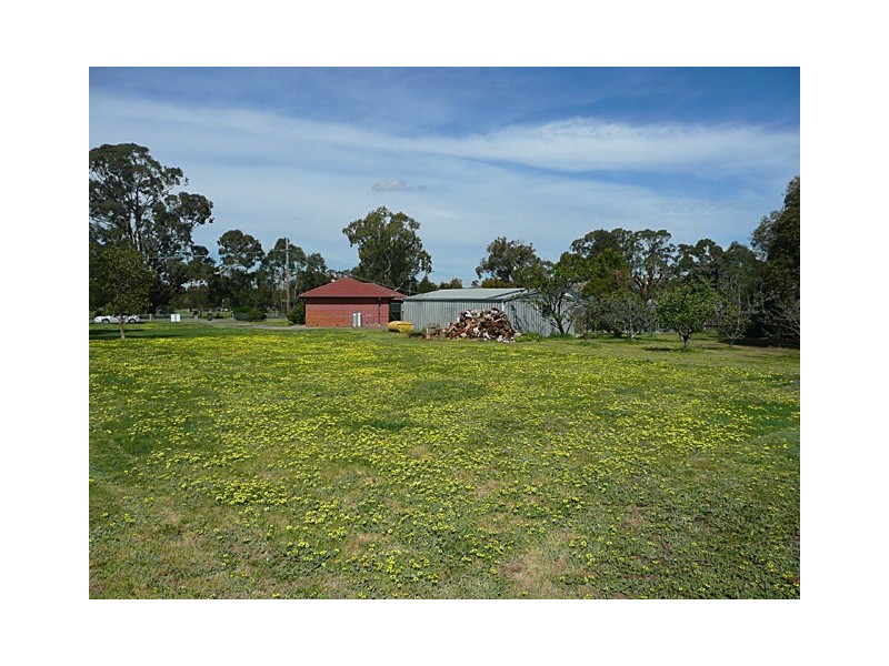 35-37 SPARKS LANE, Toongabbie VIC 3856