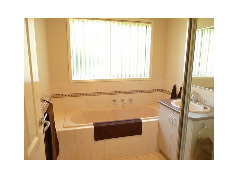 7-11 CAREY DRIVE, Glengarry VIC 3854