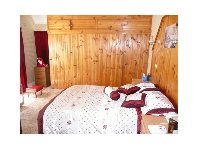 340 HENDERSONS ROAD, Toongabbie VIC 3856