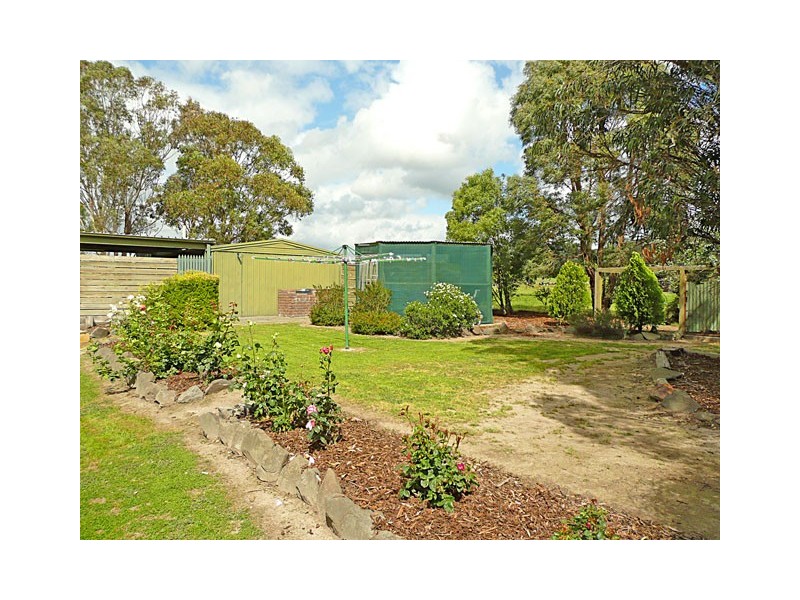 25 WEIR ROAD, Toongabbie VIC 3856