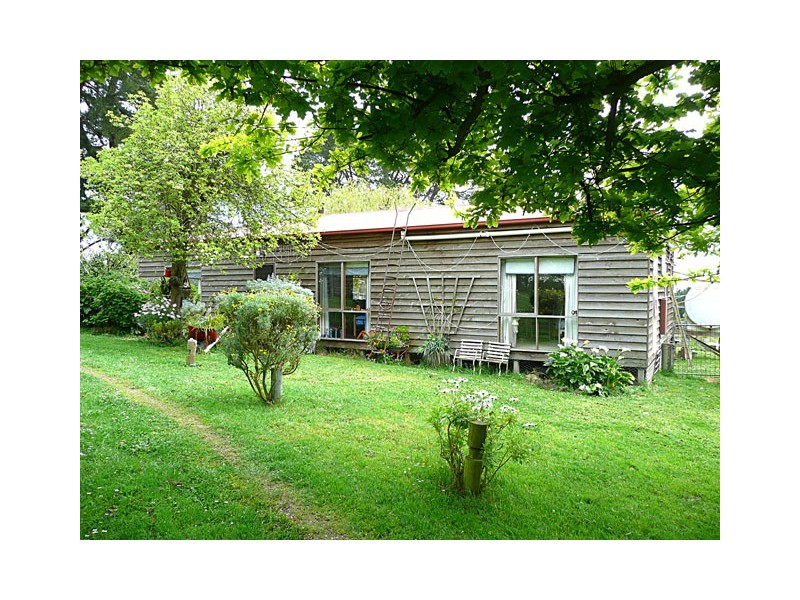 17 TOWNSHIP ROAD, Carrajung VIC 3844