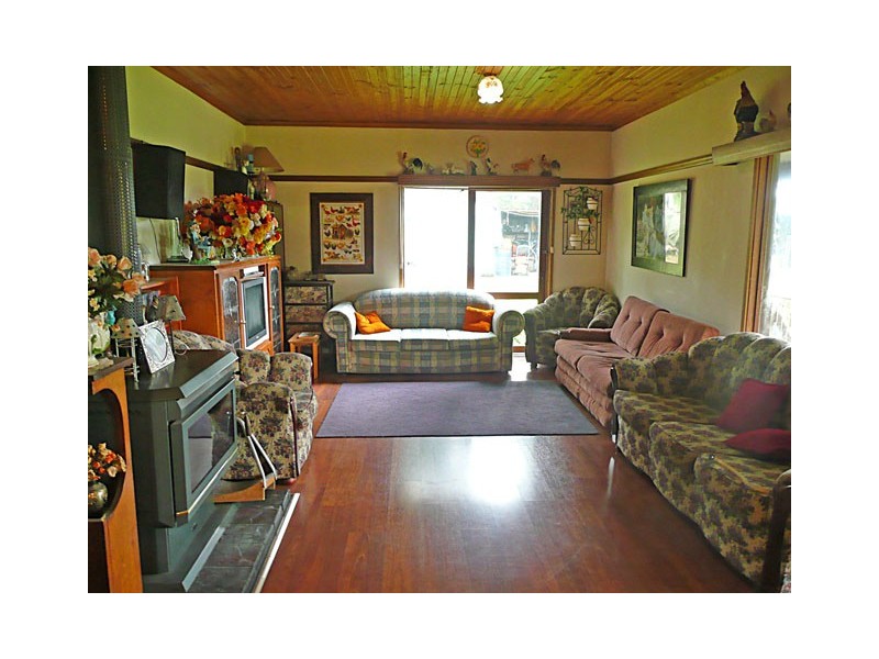 17 TOWNSHIP ROAD, Carrajung VIC 3844