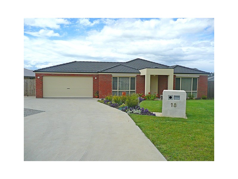 18 WOODHALL CLOSE, Traralgon VIC 3844