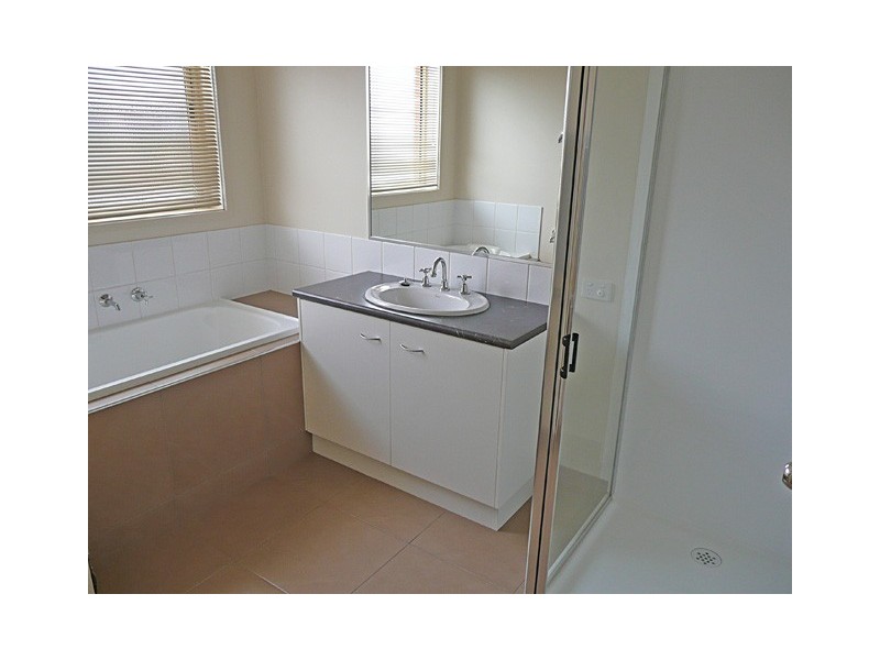 18 WOODHALL CLOSE, Traralgon VIC 3844