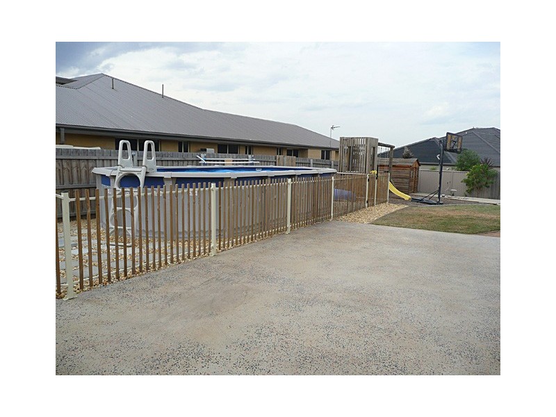 18 WOODHALL CLOSE, Traralgon VIC 3844