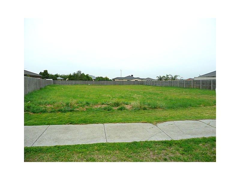 16 ROTHBURY PLACE, Traralgon VIC 3844