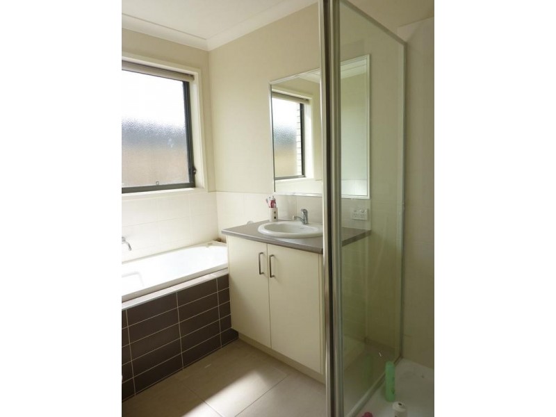 100 Hammersmith Circuit, Traralgon VIC 3844