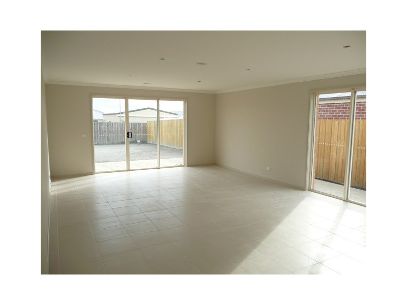 10 ROSCOMMON DRIVE, Traralgon VIC 3844