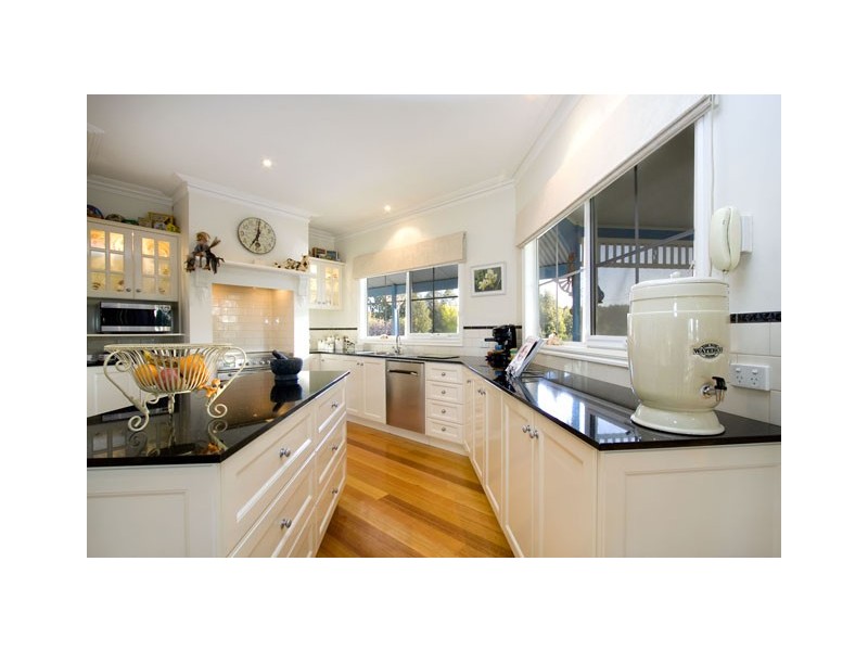 86 WARREN TERRACE, Hazelwood North VIC 3840