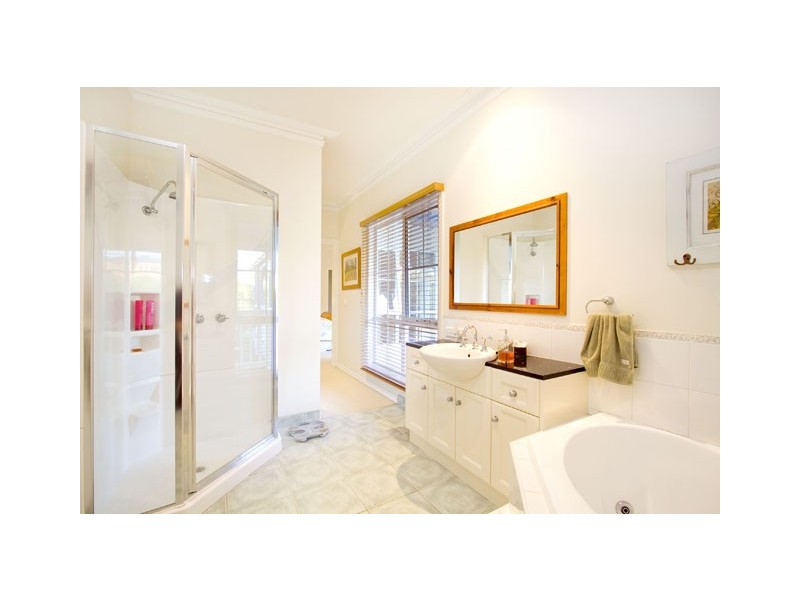 86 WARREN TERRACE, Hazelwood North VIC 3840